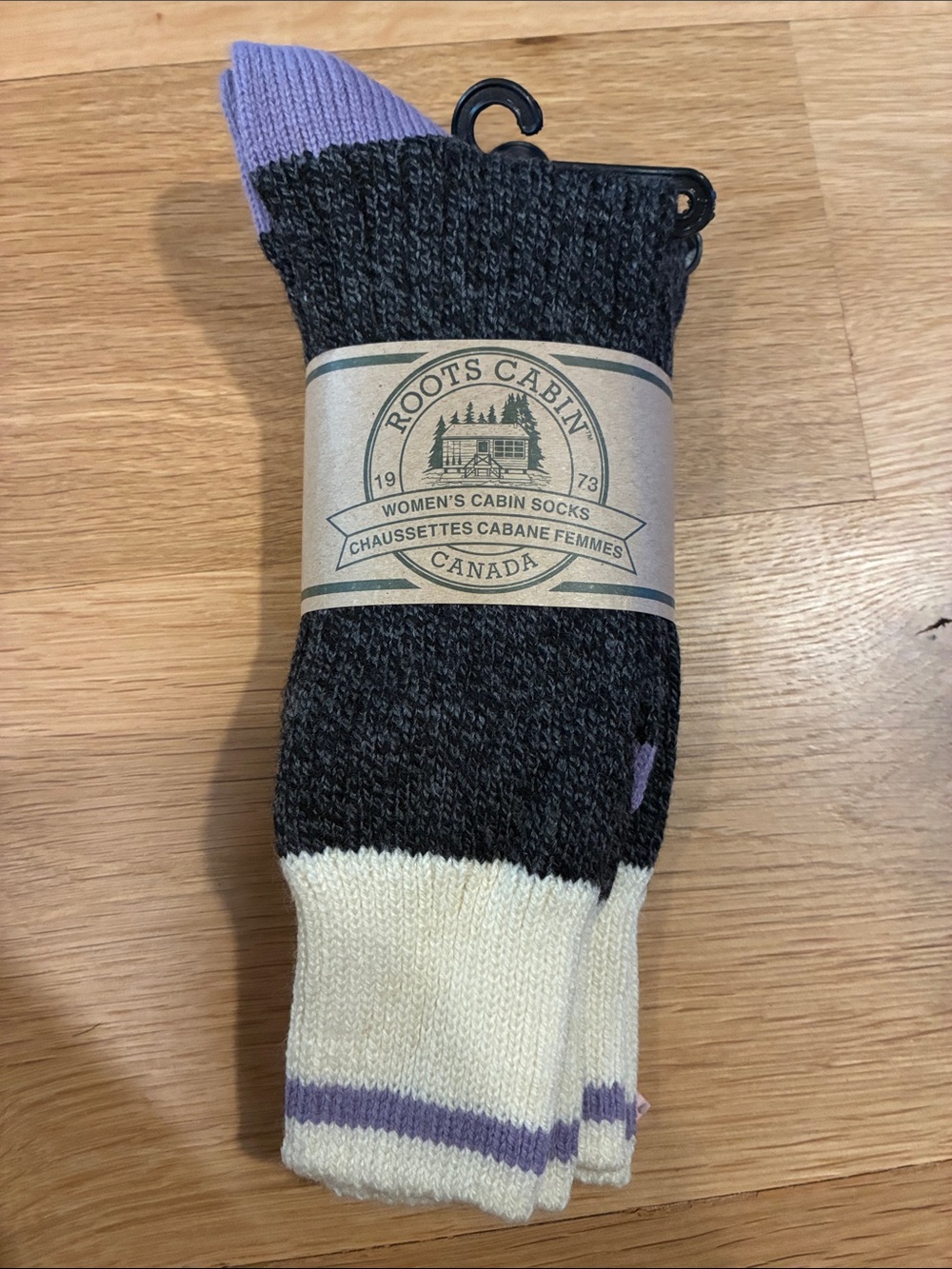 2-pack Roots Women's Cabin Crew Socks in Charcoal, Cream & Lavender